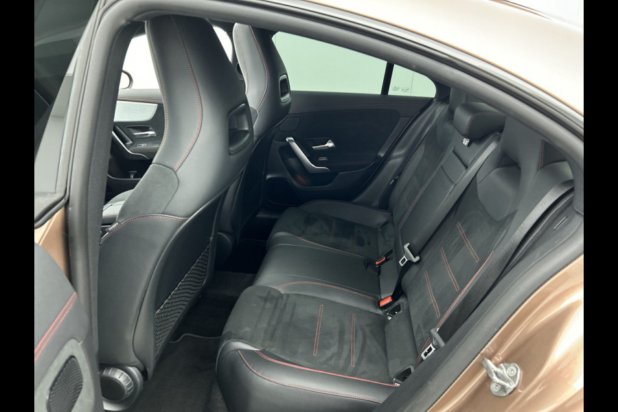 Mercedes-Benz CLA-Klasse 180 Business Solution AMG | Panoramadak | 5 spaaks lichtmetalen | Navigatie | Parking support Inclusief 24 maanden MB Certified garantie voor Europa.