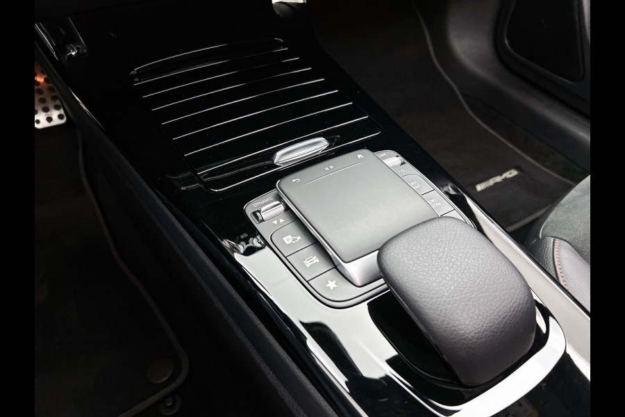 Mercedes-Benz CLA-Klasse 180 Business Solution AMG | Panoramadak | 5 spaaks lichtmetalen | Navigatie | Parking support Inclusief 24 maanden MB Certified garantie voor Europa.