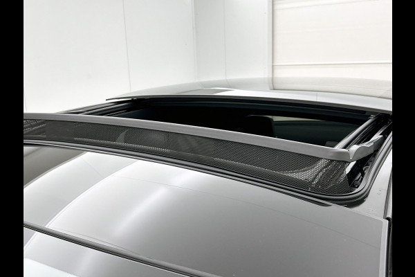 Mercedes-Benz CLA-Klasse 180 Business Solution AMG | Panoramadak | 5 spaaks lichtmetalen | Navigatie | Parking support Inclusief 24 maanden MB Certified garantie voor Europa.