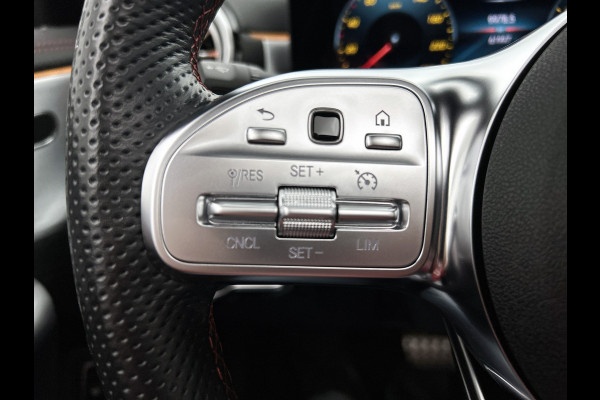 Mercedes-Benz CLA-Klasse 180 Business Solution AMG | Panoramadak | 5 spaaks lichtmetalen | Navigatie | Parking support Inclusief 24 maanden MB Certified garantie voor Europa.