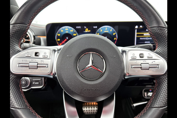Mercedes-Benz CLA-Klasse 180 Business Solution AMG | Panoramadak | 5 spaaks lichtmetalen | Navigatie | Parking support Inclusief 24 maanden MB Certified garantie voor Europa.