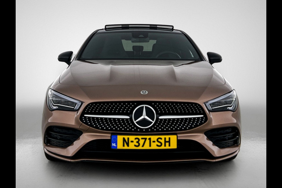 Mercedes-Benz CLA-Klasse 180 Business Solution AMG | Panoramadak | 5 spaaks lichtmetalen | Navigatie | Parking support Inclusief 24 maanden MB Certified garantie voor Europa.