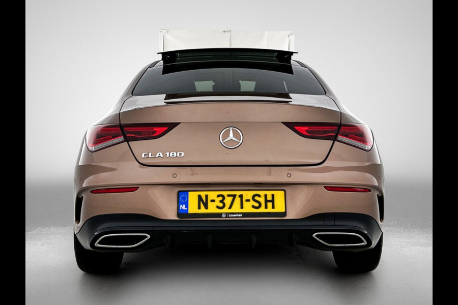 Mercedes-Benz CLA-Klasse 180 Business Solution AMG | Panoramadak | 5 spaaks lichtmetalen | Navigatie | Parking support Inclusief 24 maanden MB Certified garantie voor Europa.