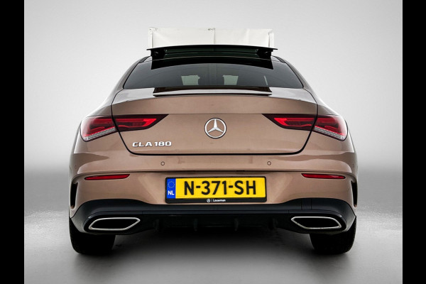 Mercedes-Benz CLA-Klasse 180 Business Solution AMG | Panoramadak | 5 spaaks lichtmetalen | Navigatie | Parking support Inclusief 24 maanden MB Certified garantie voor Europa.