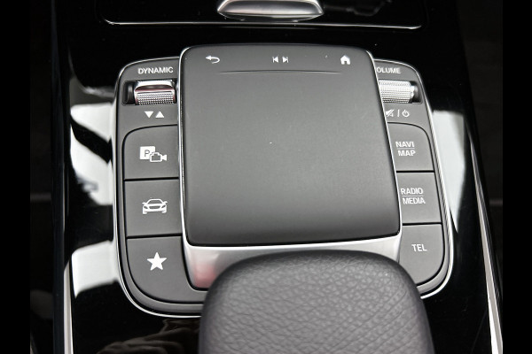Mercedes-Benz CLA-Klasse 180 Business Solution AMG | Panoramadak | 5 spaaks lichtmetalen | Navigatie | Parking support Inclusief 24 maanden MB Certified garantie voor Europa.