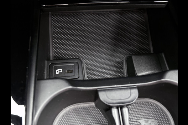 Mercedes-Benz CLA-Klasse 180 Business Solution AMG | Panoramadak | 5 spaaks lichtmetalen | Navigatie | Parking support Inclusief 24 maanden MB Certified garantie voor Europa.