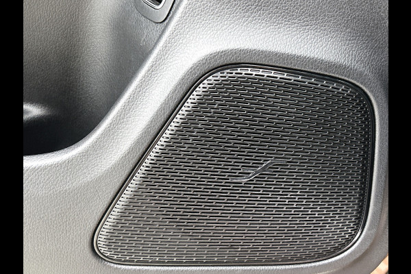 Mercedes-Benz CLA-Klasse 180 Business Solution AMG | Panoramadak | 5 spaaks lichtmetalen | Navigatie | Parking support Inclusief 24 maanden MB Certified garantie voor Europa.