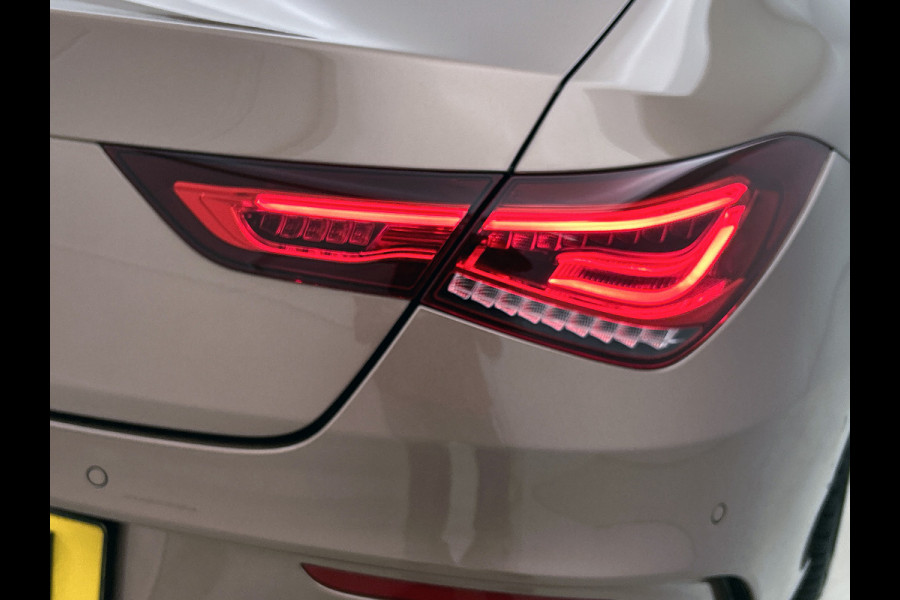 Mercedes-Benz CLA-Klasse 180 Business Solution AMG | Panoramadak | 5 spaaks lichtmetalen | Navigatie | Parking support Inclusief 24 maanden MB Certified garantie voor Europa.