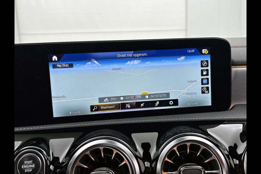 Mercedes-Benz CLA-Klasse 180 Business Solution AMG | Panoramadak | 5 spaaks lichtmetalen | Navigatie | Parking support Inclusief 24 maanden MB Certified garantie voor Europa.
