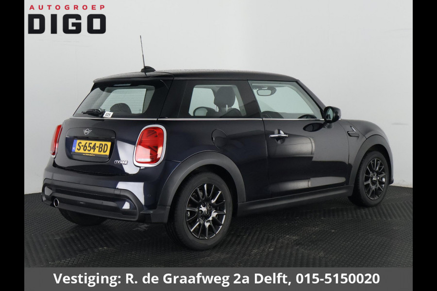 MINI 3-deurs 1.5 Cooper Sports Classic Automaat | Apple Carplay & AndroidAUTO | Parkeersensoren | 1e eigenaar |