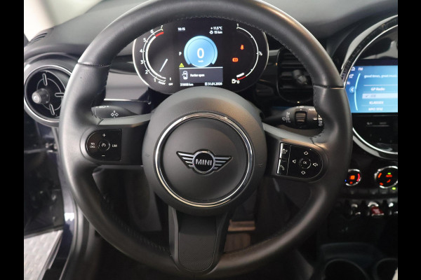 MINI 3-deurs 1.5 Cooper Sports Classic Automaat | Apple Carplay & AndroidAUTO | Parkeersensoren | 1e eigenaar |