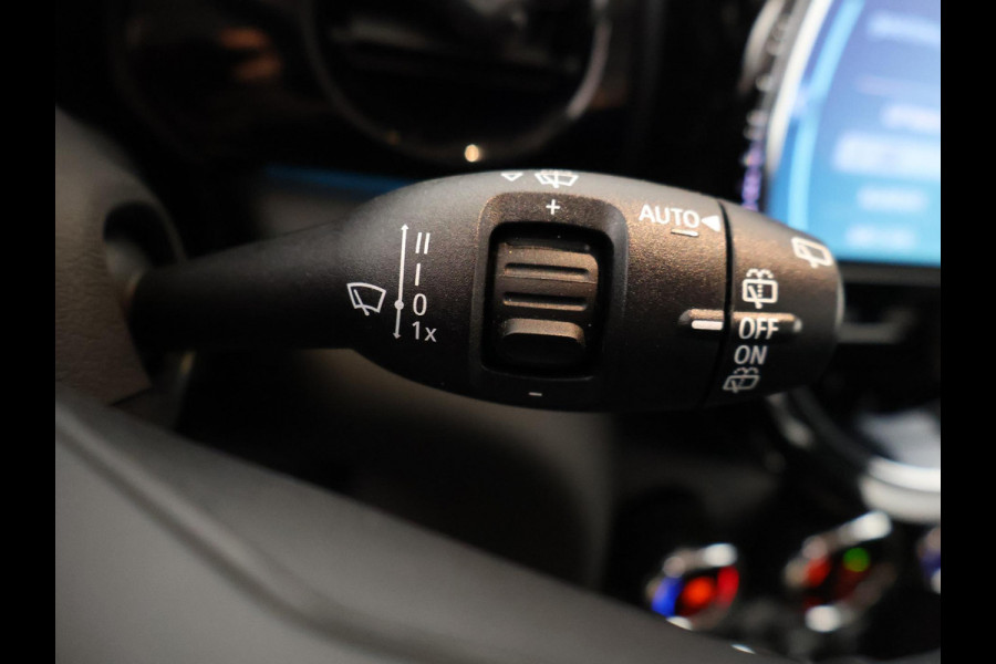 MINI 3-deurs 1.5 Cooper Sports Classic Automaat | Apple Carplay & AndroidAUTO | Parkeersensoren | 1e eigenaar |