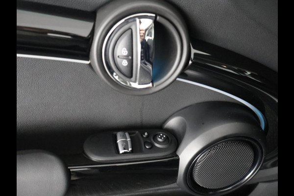 MINI 3-deurs 1.5 Cooper Sports Classic Automaat | Apple Carplay & AndroidAUTO | Parkeersensoren | 1e eigenaar |