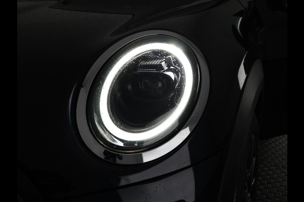 MINI 3-deurs 1.5 Cooper Sports Classic Automaat | Apple Carplay & AndroidAUTO | Parkeersensoren | 1e eigenaar |