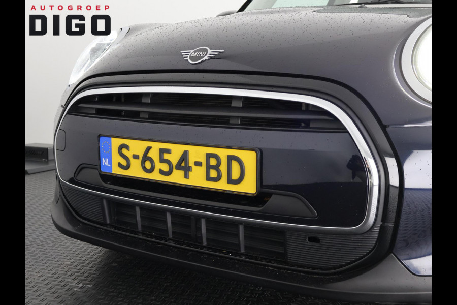 MINI 3-deurs 1.5 Cooper Sports Classic Automaat | Apple Carplay & AndroidAUTO | Parkeersensoren | 1e eigenaar |