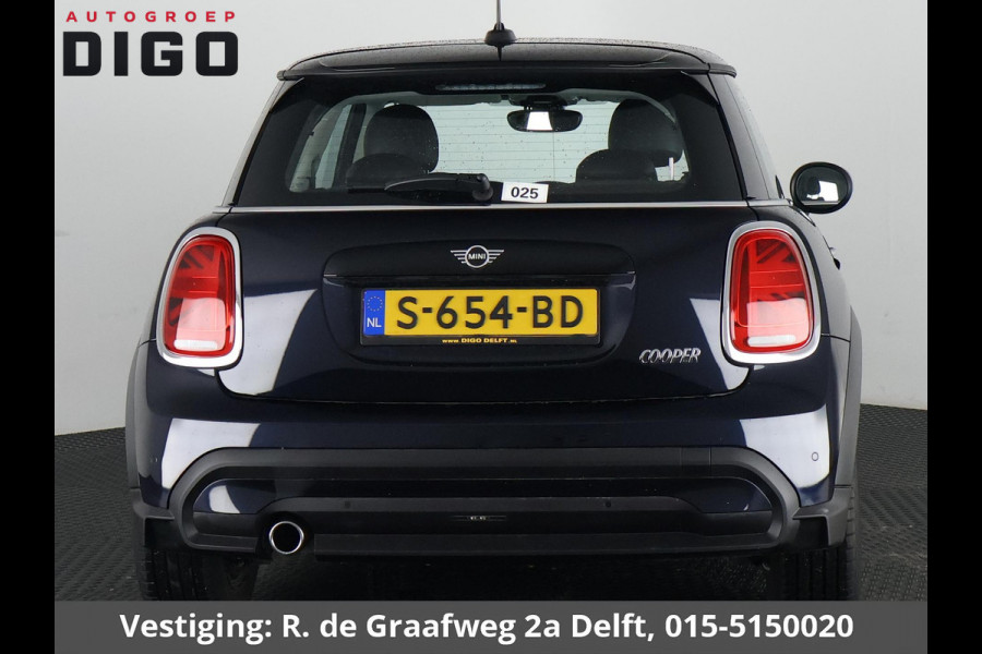 MINI 3-deurs 1.5 Cooper Sports Classic Automaat | Apple Carplay & AndroidAUTO | Parkeersensoren | 1e eigenaar |