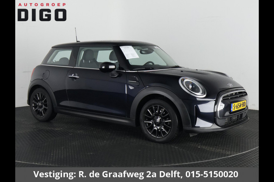MINI 3-deurs 1.5 Cooper Sports Classic Automaat | Apple Carplay & AndroidAUTO | Parkeersensoren | 1e eigenaar |
