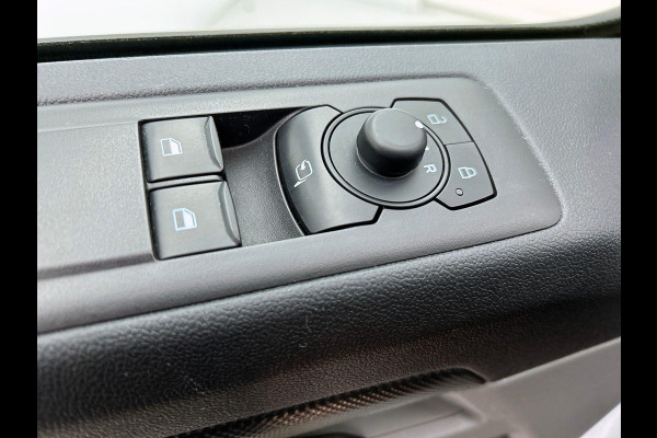 Ford Transit Custom 300 2.0 TDCI L2H1 Trend Automaat Airco Cruise Navigatie Parkeersensoren Camera Carplay/ Android auto