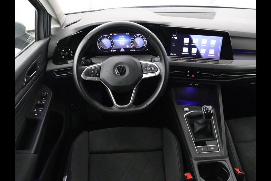 Volkswagen Golf 1.5 TSI Style | Matrix LED | Camera | Carplay | Trekhaak | Massage | Memory | Sfeerverlichting | Adaptive cruise | Digital Cockpit | Parkeerhulp | File Assistent | Climate control | Bluetooth