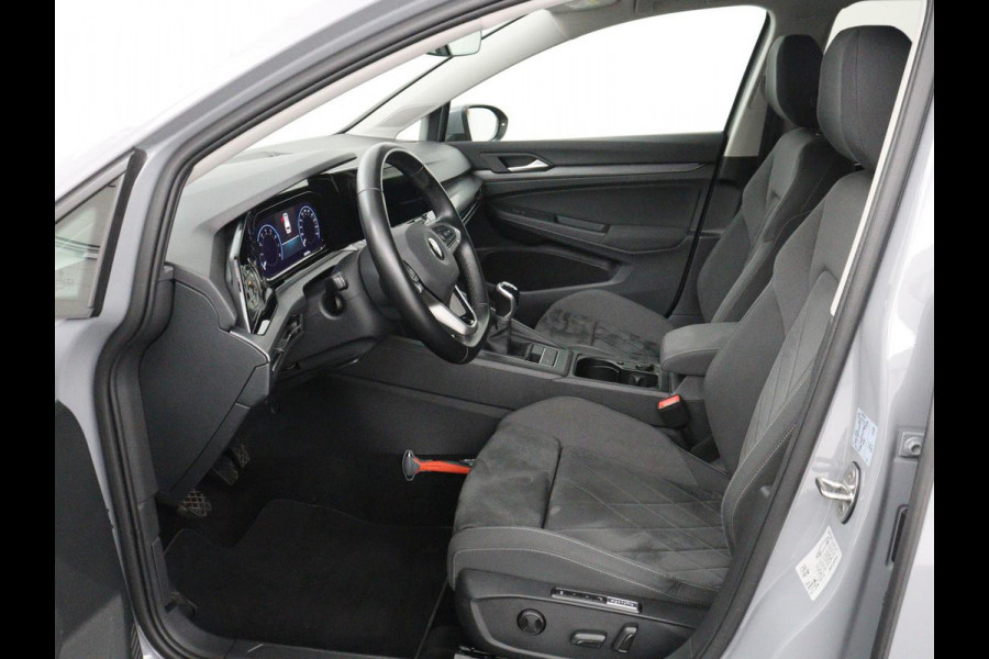 Volkswagen Golf 1.5 TSI Style | Matrix LED | Camera | Carplay | Trekhaak | Massage | Memory | Sfeerverlichting | Adaptive cruise | Digital Cockpit | Parkeerhulp | File Assistent | Climate control | Bluetooth