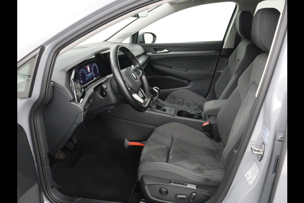 Volkswagen Golf 1.5 TSI Style | Matrix LED | Camera | Carplay | Trekhaak | Massage | Memory | Sfeerverlichting | Adaptive cruise | Digital Cockpit | Parkeerhulp | File Assistent | Climate control | Bluetooth