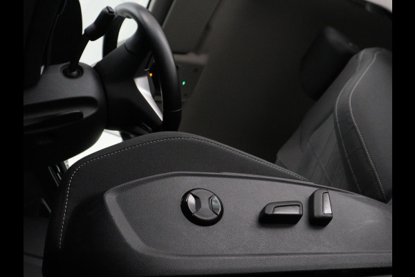 Volkswagen Golf 1.5 TSI Style | Matrix LED | Camera | Carplay | Trekhaak | Massage | Memory | Sfeerverlichting | Adaptive cruise | Digital Cockpit | Parkeerhulp | File Assistent | Climate control | Bluetooth
