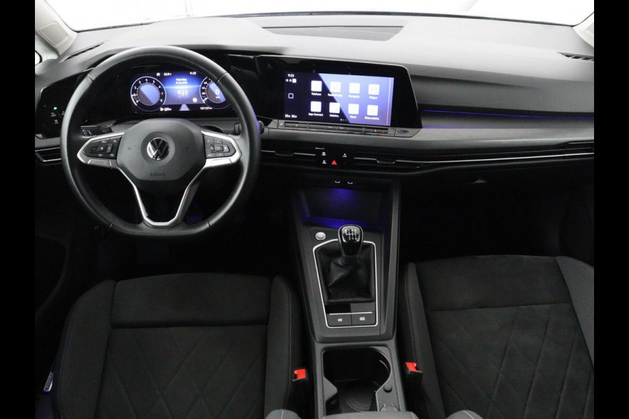 Volkswagen Golf 1.5 TSI Style | Matrix LED | Camera | Carplay | Trekhaak | Massage | Memory | Sfeerverlichting | Adaptive cruise | Digital Cockpit | Parkeerhulp | File Assistent | Climate control | Bluetooth