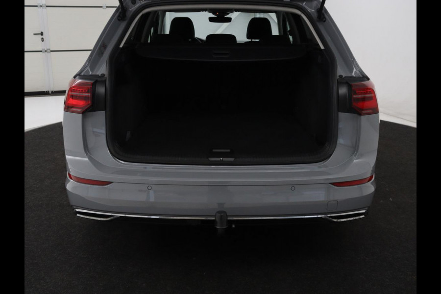 Volkswagen Golf 1.5 TSI Style | Matrix LED | Camera | Carplay | Trekhaak | Massage | Memory | Sfeerverlichting | Adaptive cruise | Digital Cockpit | Parkeerhulp | File Assistent | Climate control | Bluetooth