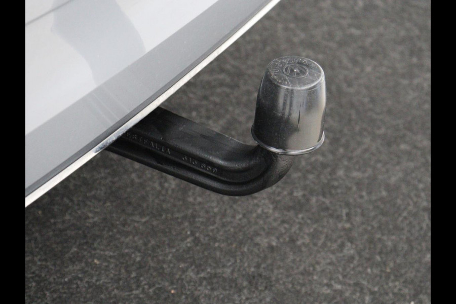 Volkswagen Golf 1.5 TSI Style | Matrix LED | Camera | Carplay | Trekhaak | Massage | Memory | Sfeerverlichting | Adaptive cruise | Digital Cockpit | Parkeerhulp | File Assistent | Climate control | Bluetooth
