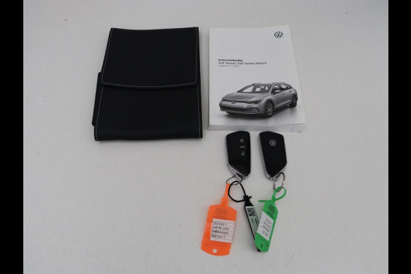 Volkswagen Golf 1.5 TSI Style | Matrix LED | Camera | Carplay | Trekhaak | Massage | Memory | Sfeerverlichting | Adaptive cruise | Digital Cockpit | Parkeerhulp | File Assistent | Climate control | Bluetooth