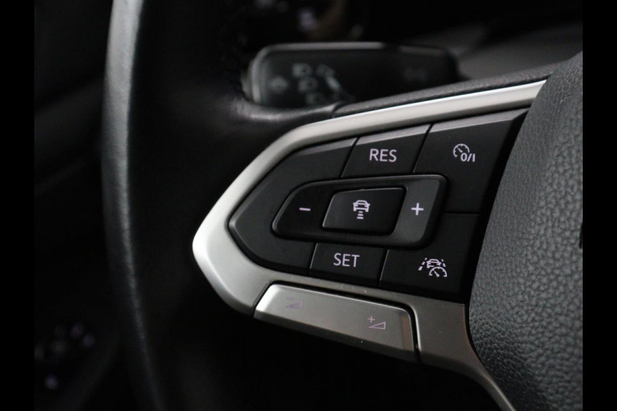 Volkswagen Golf 1.5 TSI Style | Matrix LED | Camera | Carplay | Trekhaak | Massage | Memory | Sfeerverlichting | Adaptive cruise | Digital Cockpit | Parkeerhulp | File Assistent | Climate control | Bluetooth