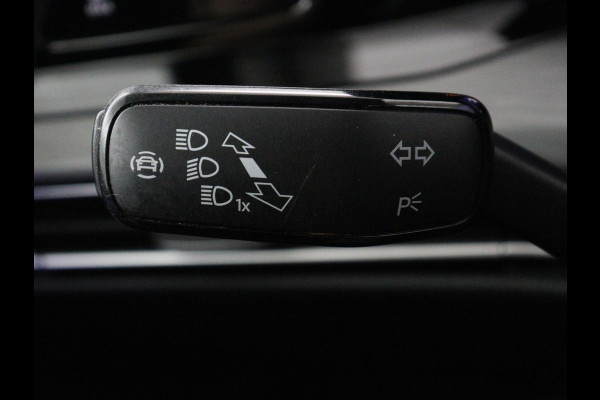Volkswagen Golf 1.5 TSI Style | Matrix LED | Camera | Carplay | Trekhaak | Massage | Memory | Sfeerverlichting | Adaptive cruise | Digital Cockpit | Parkeerhulp | File Assistent | Climate control | Bluetooth