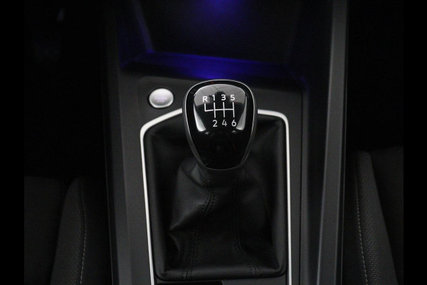 Volkswagen Golf 1.5 TSI Style | Matrix LED | Camera | Carplay | Trekhaak | Massage | Memory | Sfeerverlichting | Adaptive cruise | Digital Cockpit | Parkeerhulp | File Assistent | Climate control | Bluetooth