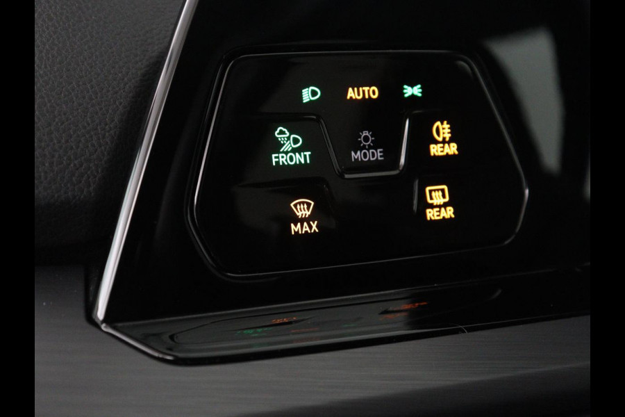 Volkswagen Golf 1.5 TSI Style | Matrix LED | Camera | Carplay | Trekhaak | Massage | Memory | Sfeerverlichting | Adaptive cruise | Digital Cockpit | Parkeerhulp | File Assistent | Climate control | Bluetooth