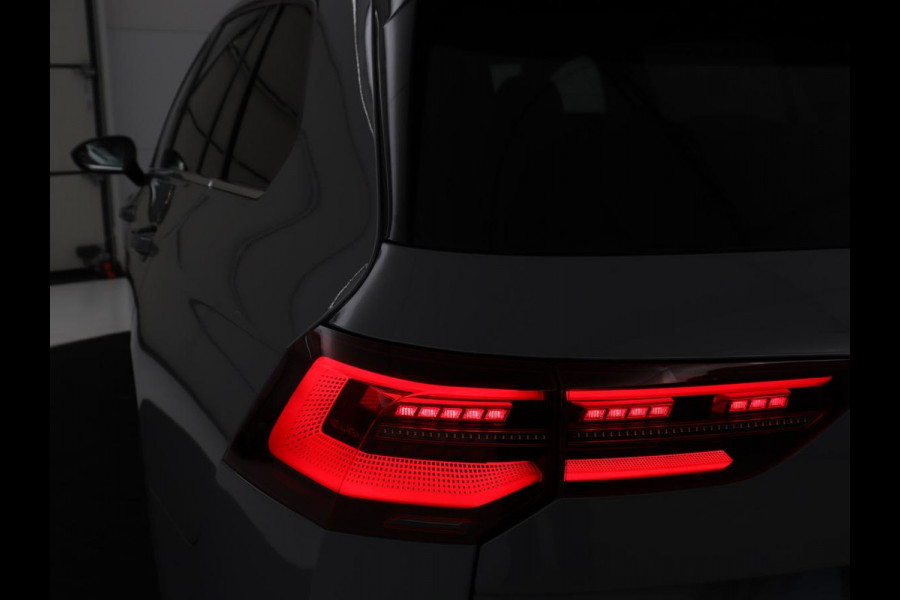 Volkswagen Golf 1.5 TSI Style | Matrix LED | Camera | Carplay | Trekhaak | Massage | Memory | Sfeerverlichting | Adaptive cruise | Digital Cockpit | Parkeerhulp | File Assistent | Climate control | Bluetooth