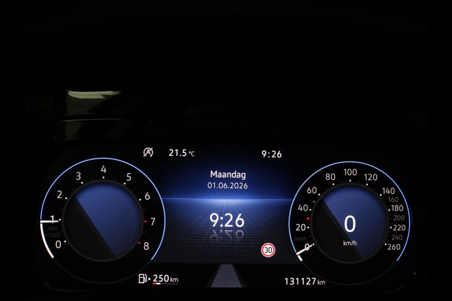 Volkswagen Golf 1.5 TSI Style | Matrix LED | Camera | Carplay | Trekhaak | Massage | Memory | Sfeerverlichting | Adaptive cruise | Digital Cockpit | Parkeerhulp | File Assistent | Climate control | Bluetooth