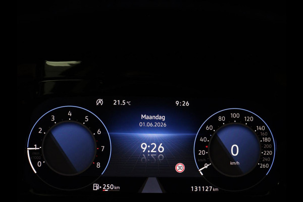Volkswagen Golf 1.5 TSI Style | Matrix LED | Camera | Carplay | Trekhaak | Massage | Memory | Sfeerverlichting | Adaptive cruise | Digital Cockpit | Parkeerhulp | File Assistent | Climate control | Bluetooth