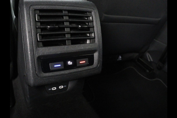 Volkswagen Golf 1.5 TSI Style | Matrix LED | Camera | Carplay | Trekhaak | Massage | Memory | Sfeerverlichting | Adaptive cruise | Digital Cockpit | Parkeerhulp | File Assistent | Climate control | Bluetooth