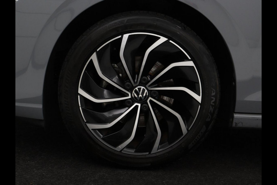 Volkswagen Golf 1.5 TSI Style | Matrix LED | Camera | Carplay | Trekhaak | Massage | Memory | Sfeerverlichting | Adaptive cruise | Digital Cockpit | Parkeerhulp | File Assistent | Climate control | Bluetooth