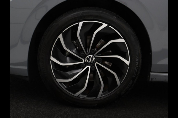 Volkswagen Golf 1.5 TSI Style | Matrix LED | Camera | Carplay | Trekhaak | Massage | Memory | Sfeerverlichting | Adaptive cruise | Digital Cockpit | Parkeerhulp | File Assistent | Climate control | Bluetooth
