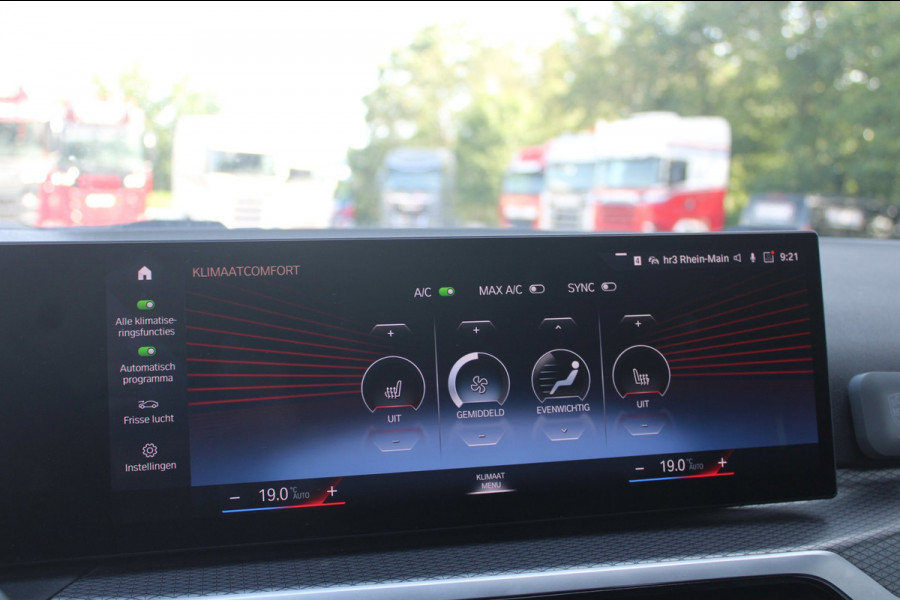 BMW 3 Serie Touring 320e xDrive M-Sport LCI | Pano | Head-up | HIFI | 19''