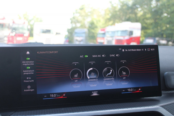 BMW 3 Serie Touring 320e xDrive M-Sport LCI | Pano | Head-up | HIFI | 19''