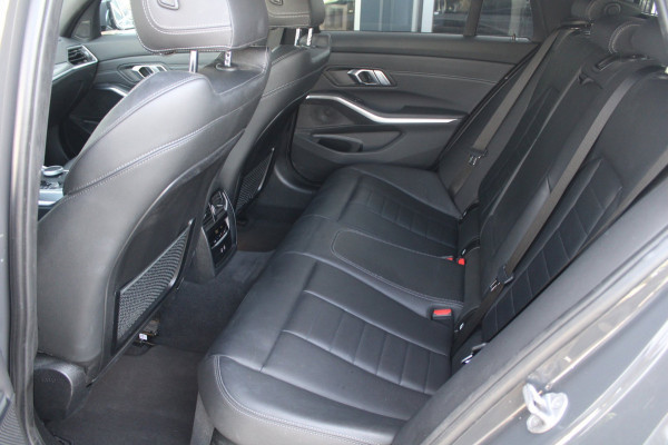 BMW 3 Serie Touring 320e xDrive M-Sport LCI | Pano | Head-up | HIFI | 19''