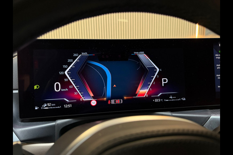 BMW 3-serie 330e High Executive|M-SPORT|LCI|PANO|HuD|MEMORY|KEYLESS|CARPLAY|DEALERONDERHOUDEN|AMBIENT LIGHT|GARANTIE|292PK|BOMVOL!