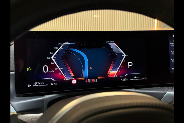 BMW 3-serie 330e High Executive|M-SPORT|LCI|PANO|HuD|MEMORY|KEYLESS|CARPLAY|DEALERONDERHOUDEN|AMBIENT LIGHT|GARANTIE|292PK|BOMVOL!