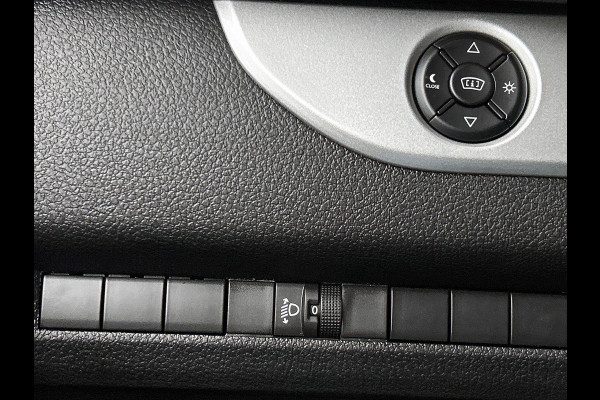 Opel Vivaro-e Combi e-Zafira L2H1 75 kWh 8 persoons Navigatie Airco Dab Camera 360 Cruise control Lichtmetalen velgen Stoelverwarming