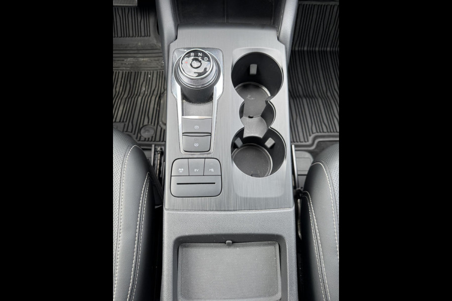 Ford Kuga 2.5 PHEV Vignale 225pk | Wegklapbare Trekhaak | Winterpack | Volledig lederen interieur | 1.500kg Trekgewicht