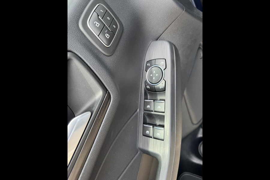 Ford Kuga 2.5 PHEV Vignale 225pk | Wegklapbare Trekhaak | Winterpack | Volledig lederen interieur | 1.500kg Trekgewicht