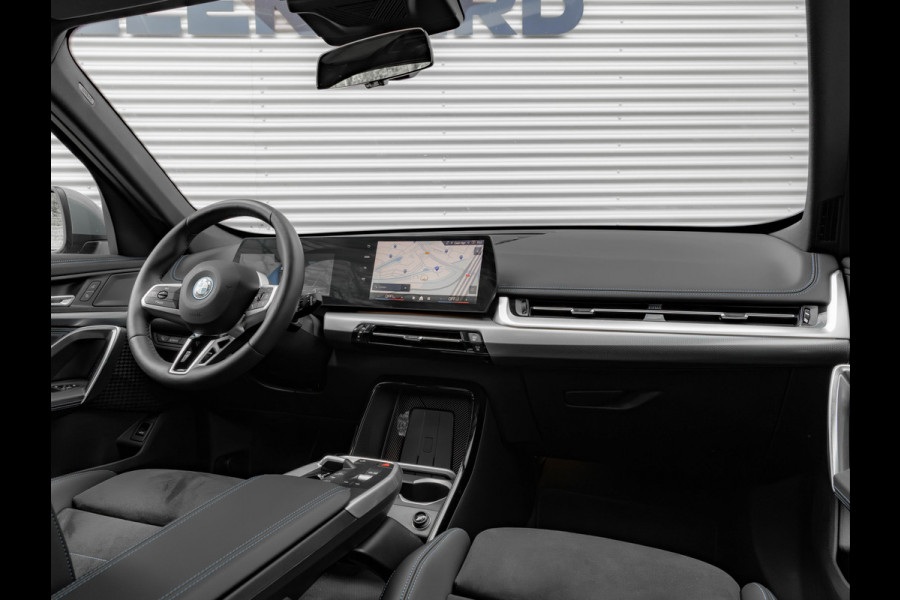 BMW X1 xDrive25e - M-Sport - Pano - Trekhaak - 19 inch - Camera
