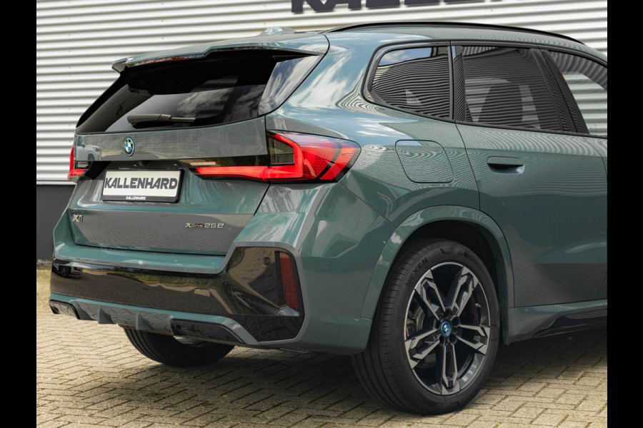 BMW X1 xDrive25e - M-Sport - Pano - Trekhaak - 19 inch - Camera